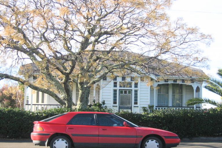 Photo of property in 18 Lee Road, Taradale, Napier, 4112