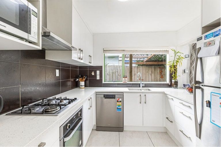 Photo of property in 1/28 Harrington Road, Henderson, Auckland, 0610