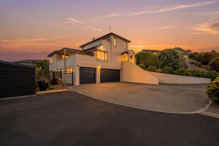 Photo of property in 31 Highcrest Heights, Westmorland, Christchurch, 8025