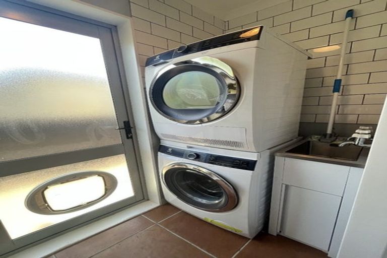 Photo of property in 29 Kiriwai Road, Paremata, Porirua, 5024