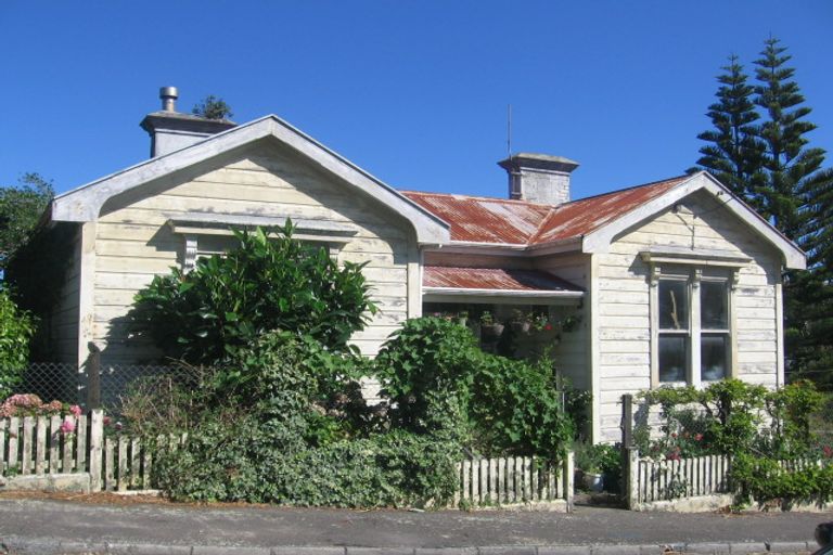 Photo of property in 78 Creswick Terrace, Northland, Wellington, 6012