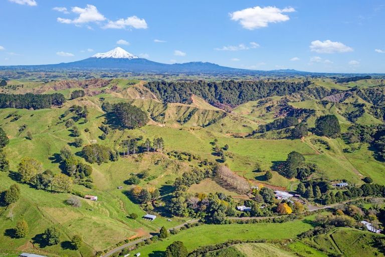 Photo of property in 822 Motukawa Road, Tarata, Inglewood, 4387
