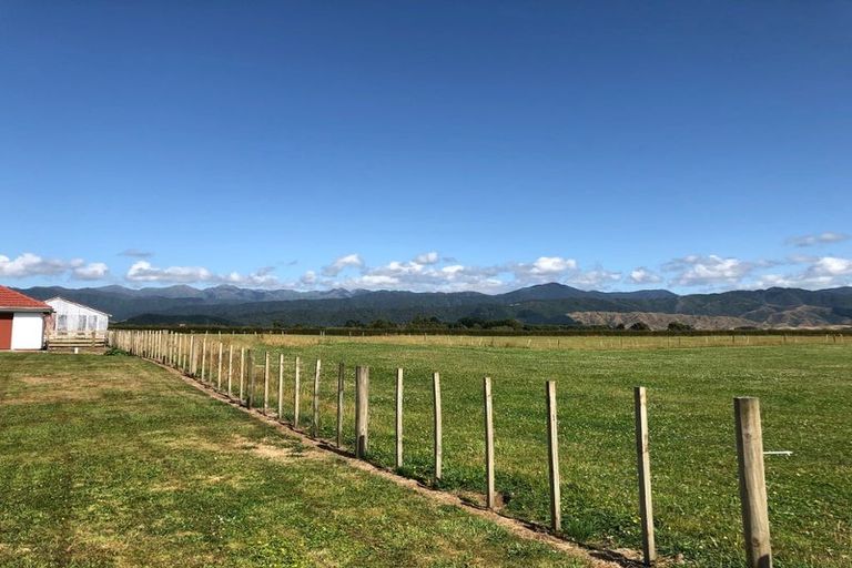 Photo of property in 185 Arapaepae Road, Levin, 5571