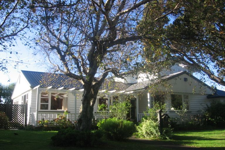 Photo of property in 27 Hinau Street, Woburn, Lower Hutt, 5010