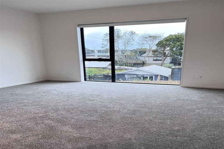 Photo of property in 8a Neptune Avenue, Beach Haven, Auckland, 0626