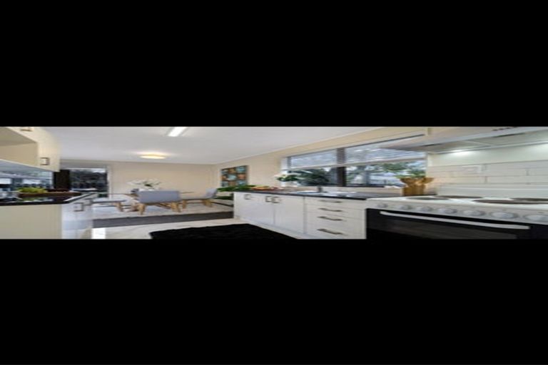 Photo of property in 1/14 Moxham Grove, Massey, Auckland, 0614