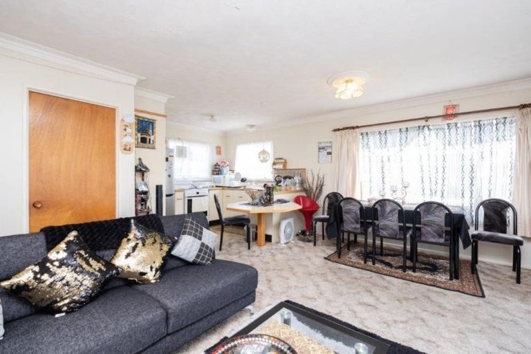 Photo of property in 8a Milmoe Street, Hawera, 4610