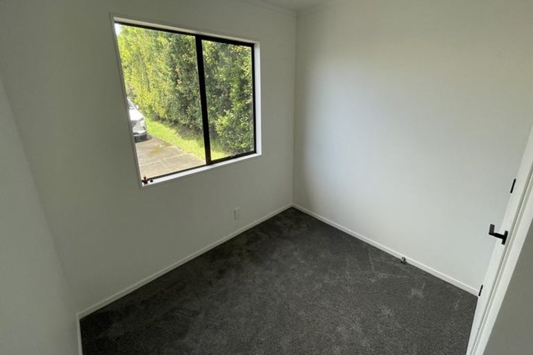 Photo of property in 1/134 Mcleod Road, Te Atatu South, Auckland, 0610