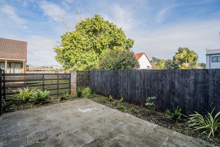 Photo of property in 10 Kevale Place, Manurewa, Auckland, 2102