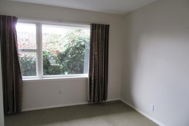 Photo of property in 33 Powell Crescent, Ilam, Christchurch, 8041
