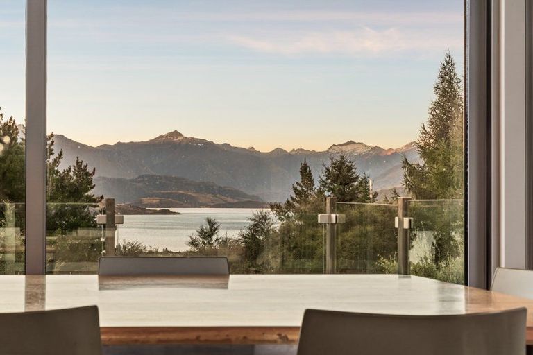 Photo of property in 52 Kirimoko Crescent, Wanaka, 9305
