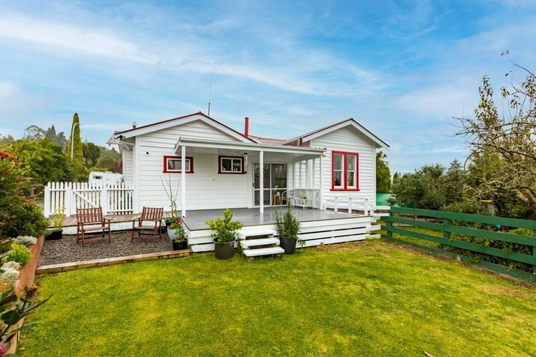 Photo of property in 2 Matthew Street, Waipawa, 4210