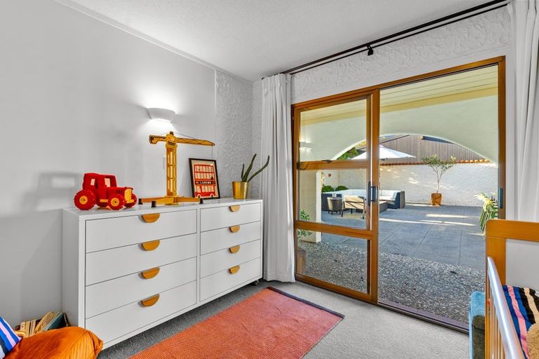 Photo of property in 84 Chelsea View Drive, Chatswood, Auckland, 0626