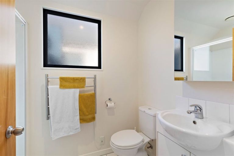 Photo of property in 77 Holly Road, St Albans, Christchurch, 8014