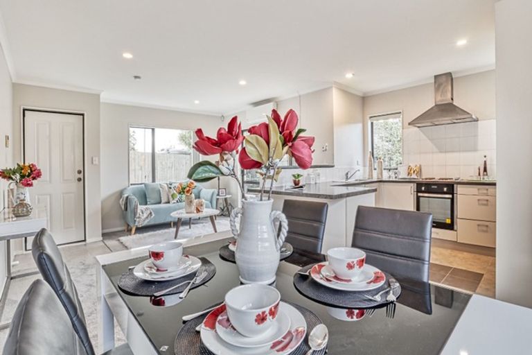Photo of property in 2 Hamblyn Place, Ranui, Auckland, 0612