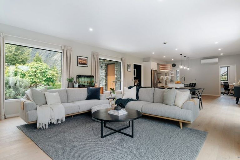 Photo of property in 2 Jacks Point Rise, Jacks Point, Queenstown, 9371