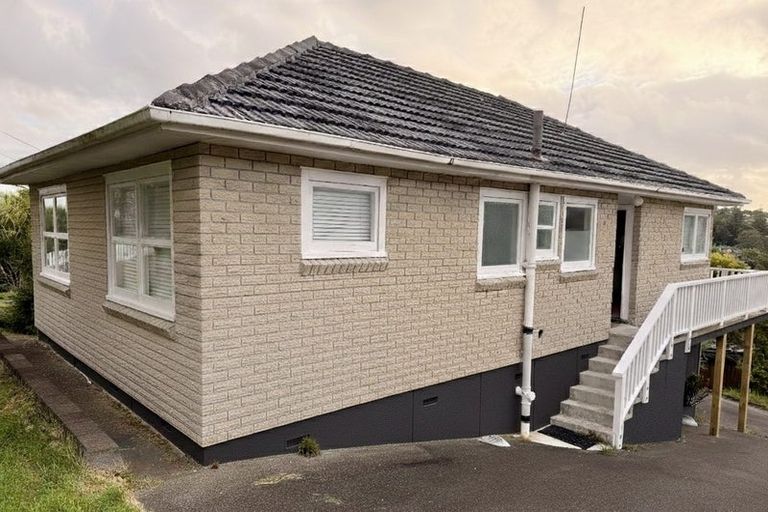 Photo of property in 2/20 Merton Avenue, Glenfield, Auckland, 0627