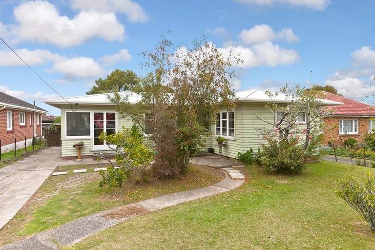 Photo of property in 45 Miro Street, New Lynn, Auckland, 0600