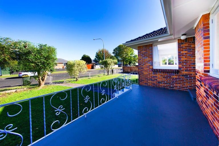 Photo of property in 3 Roby Street, Te Atatu Peninsula, Auckland, 0610