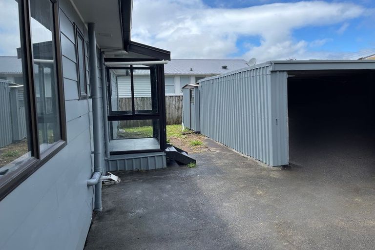Photo of property in 1/134 Mcleod Road, Te Atatu South, Auckland, 0610