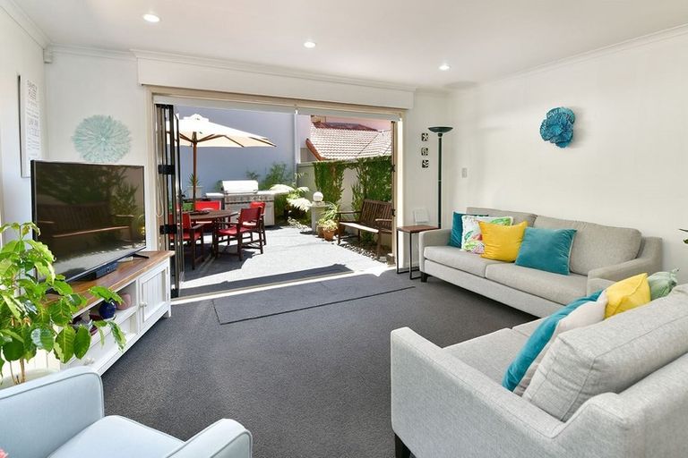 Photo of property in 33 Millennial Way, Orewa, 0931