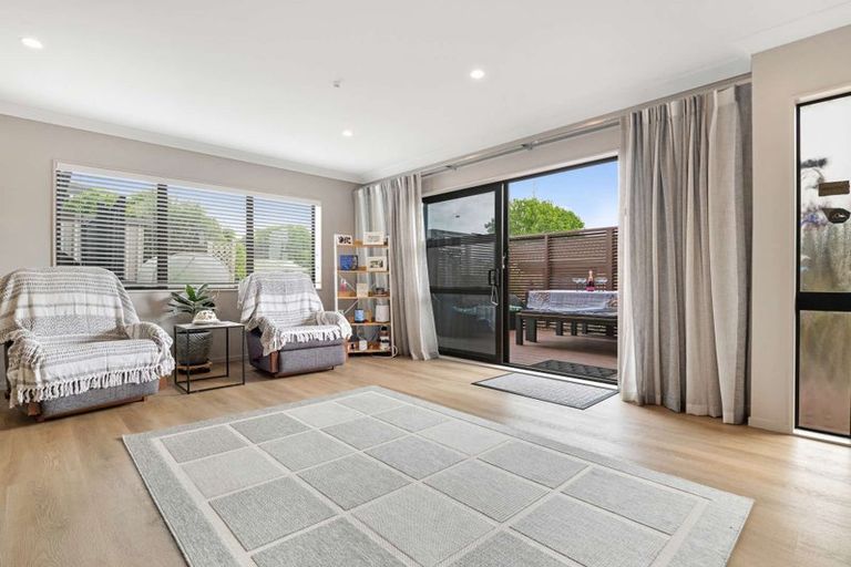 Photo of property in 42 Bodi Place, Te Atatu South, Auckland, 0610