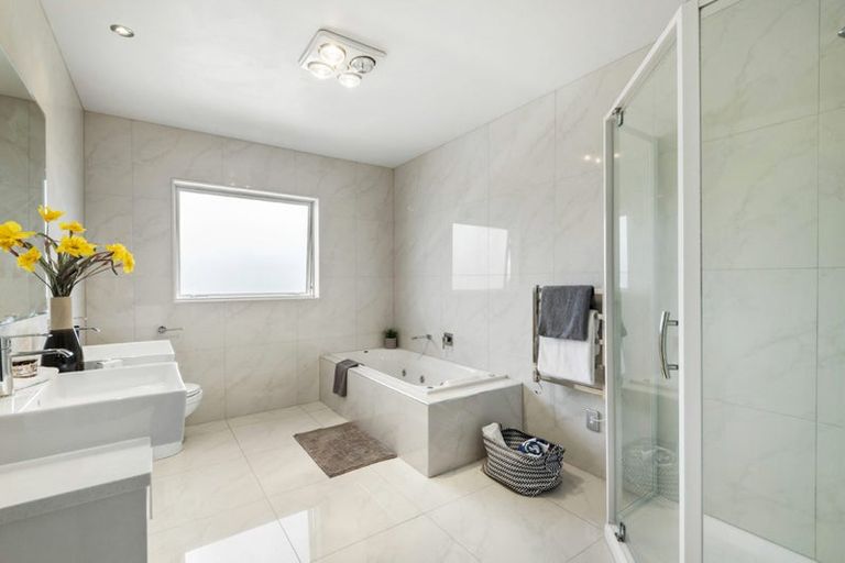 Photo of property in 116 Glendhu Road, Bayview, Auckland, 0629
