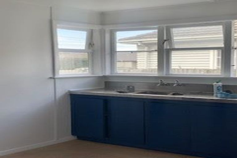Photo of property in 23 Pitcairn Crescent, Bryndwr, Christchurch, 8053