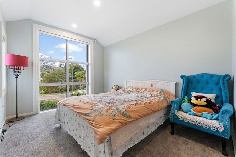 Photo of property in 17 Te Hoe Grove, Pinehill, Auckland, 0632
