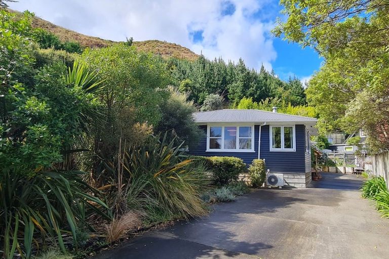 Photo of property in 23 Poneke Drive, Waikanae, 5036