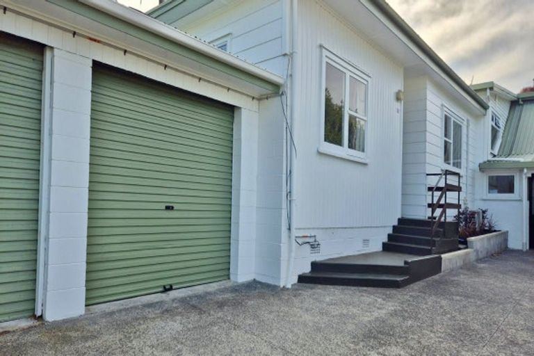 Photo of property in 2/25 Heathcote Road, Castor Bay, Auckland, 0620