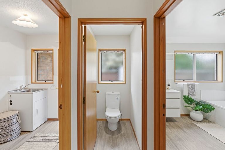 Photo of property in 7 Broadfell Avenue, Avonhead, Christchurch, 8042
