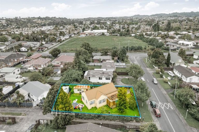 Photo of property in 3 Farwood Drive, Henderson, Auckland, 0612