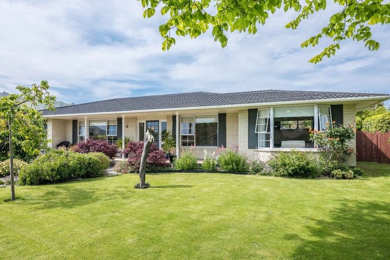 Photo of property in 22 Awanui Drive, Waikanae, 5036