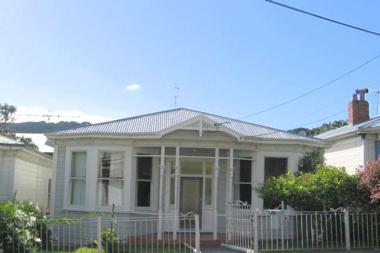 Photo of property in 19 Myrtle Crescent, Mount Cook, Wellington, 6021