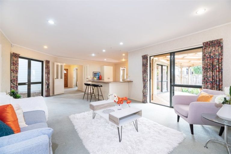 Photo of property in 72 Konini Road, Titirangi, Auckland, 0604