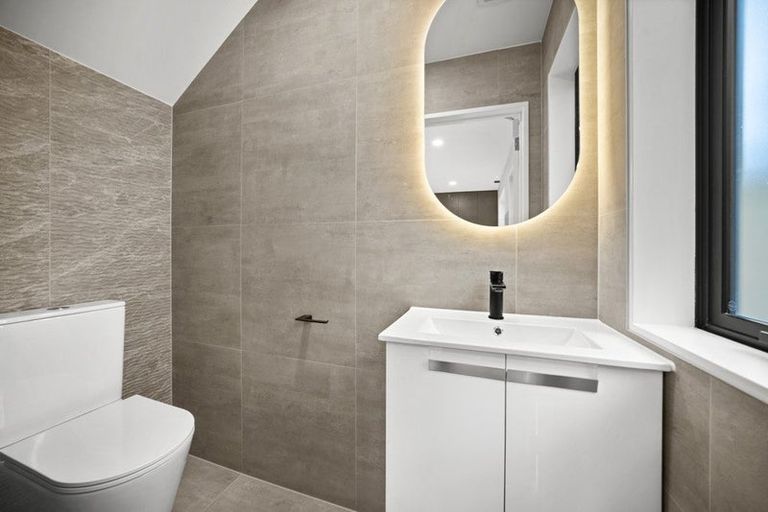 Photo of property in 25d Lavery Place, Sunnynook, Auckland, 0632