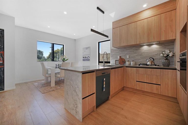 Photo of property in 165 Grove Road, Papakura, 2110