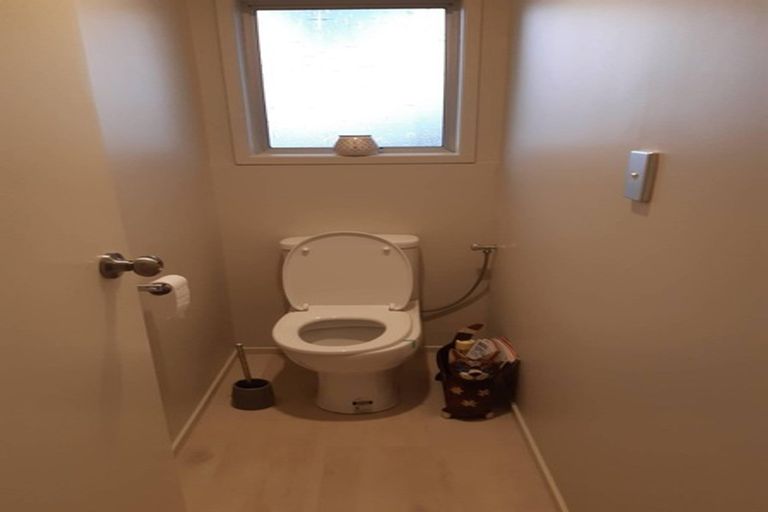 Photo of property in 2/21 Birman Close, Half Moon Bay, Auckland, 2012