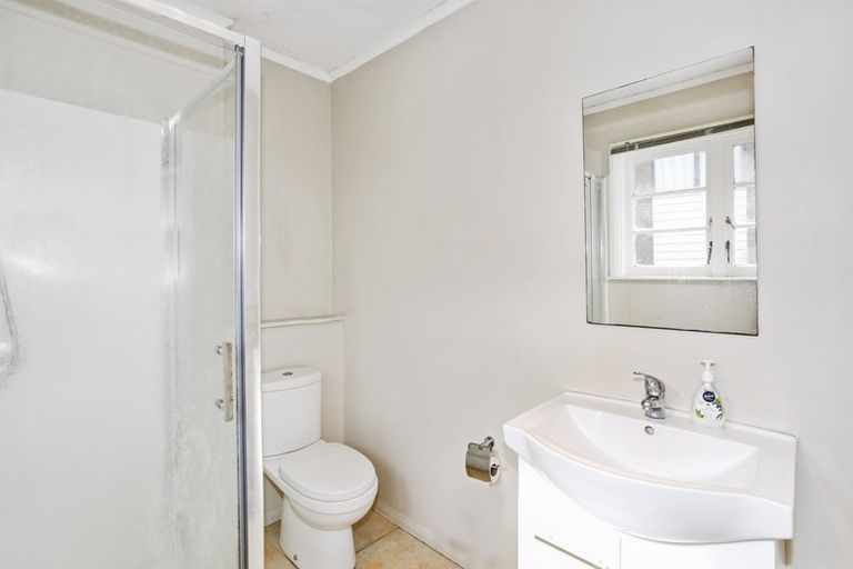 Photo of property in 52 Churchill Avenue, Manurewa, Auckland, 2102