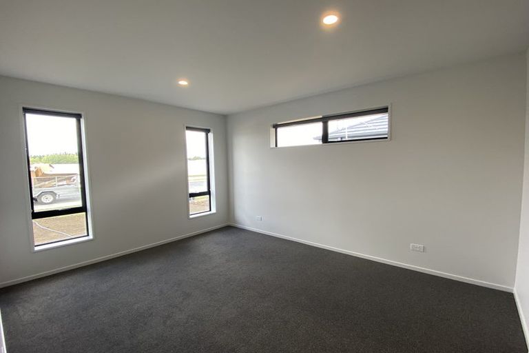 Photo of property in 36 Eileen Way, Rolleston, 7615