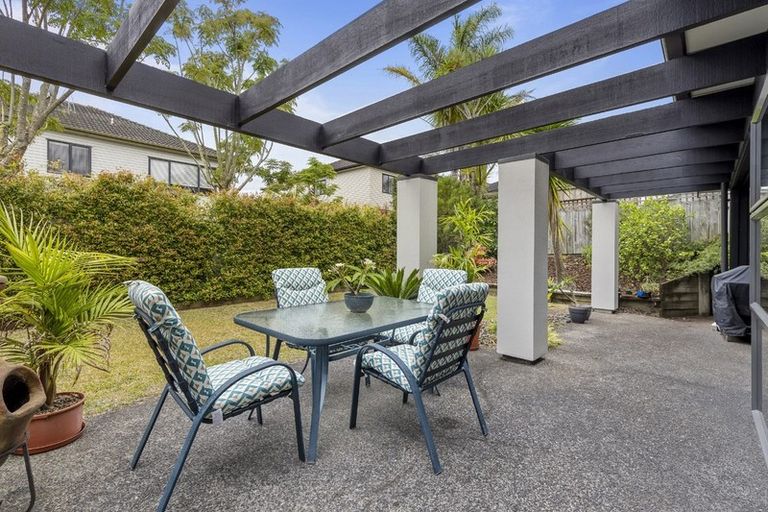 Photo of property in 21 Newbury Place, Schnapper Rock, Auckland, 0632