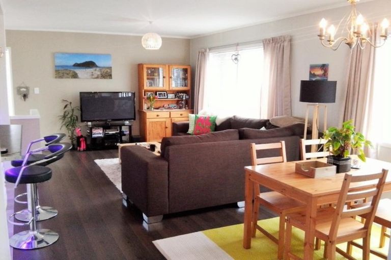 Photo of property in 6/125a Birkdale Road, Birkdale, Auckland, 0626