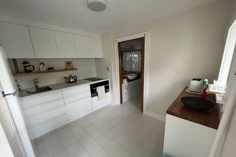 Photo of property in 32 Talavera Terrace, Kelburn, Wellington, 6012