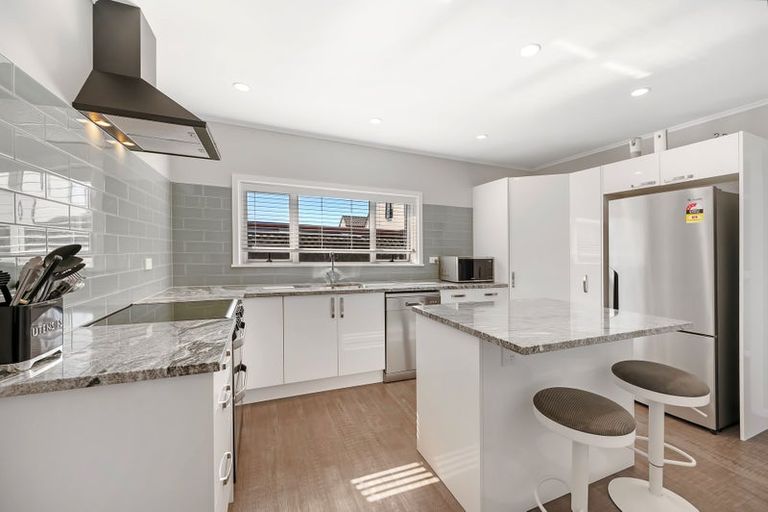 Photo of property in 2 Cambridge Terrace, Taradale, Napier, 4112