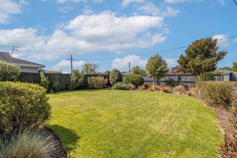 Photo of property in 215 Avonhead Road, Avonhead, Christchurch, 8042