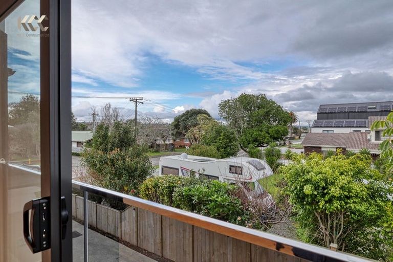 Photo of property in 2/14 Kerswill Place, Pakuranga, Auckland, 2010