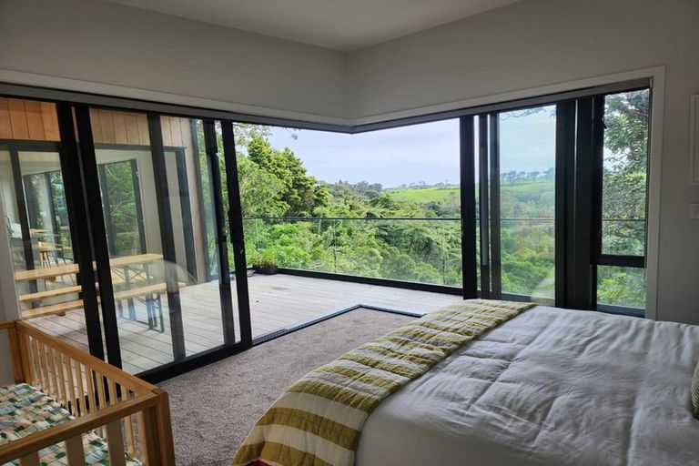 Photo of property in 2 Wairau Road, Oakura, 4374