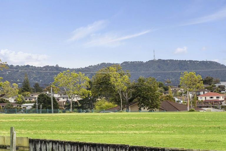 Photo of property in 19 Roick Parade, Glen Eden, Auckland, 0602