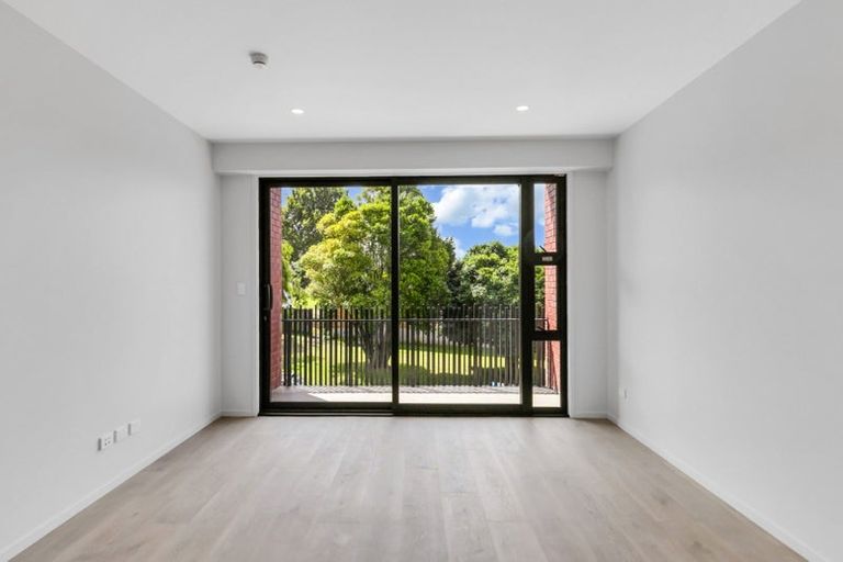 Photo of property in 25/g05 Potter Avenue, Northcote, Auckland, 0627